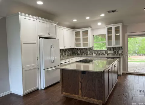 10114 Thomas Ln, Dripping Springs, TX 78620