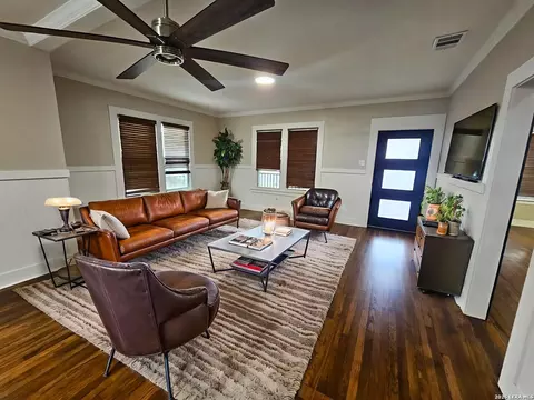 624 S Austin St, Seguin, TX 78155
