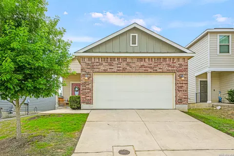 4909 Hallies Gdn, Saint Hedwig, TX 78152