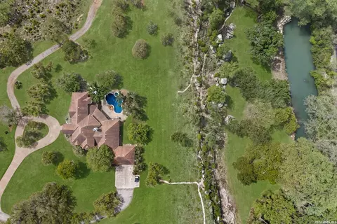 608 N Creek Rd, Comfort, TX 78013