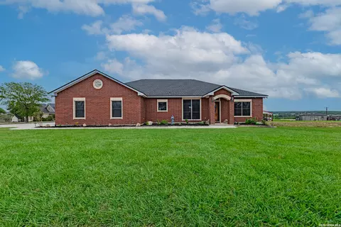 700 Lake Vly, La Vernia, TX 78121
