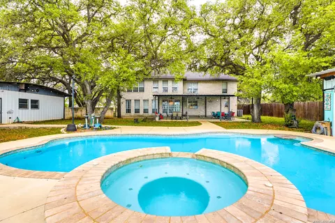 78 Marx Ln, La Vernia, TX 78121