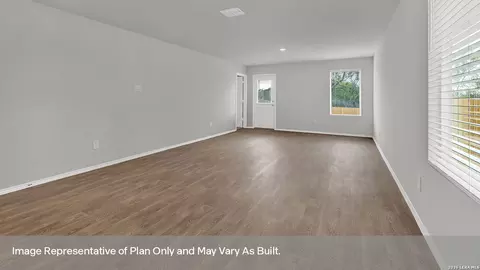 Living - 303 Windflower Cv, Luling, TX 78648 photo 2 of 3