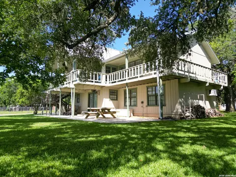 199 Lakeshore Dr S, Bandera, TX 78003