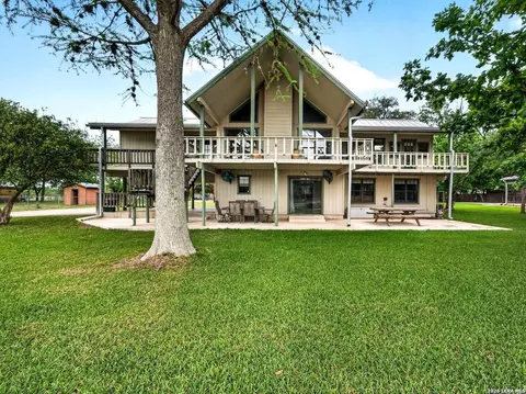 199 Lakeshore Dr S, Bandera, TX 78003