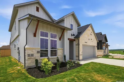113 Travis Dr, Castroville, TX 78009