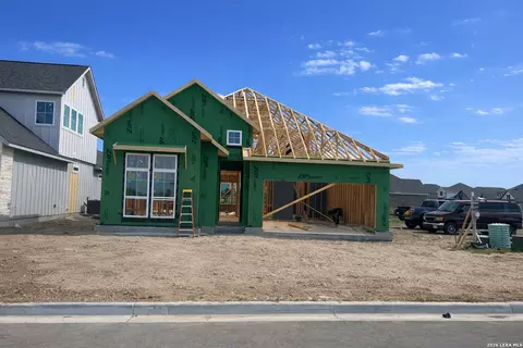 125 Travis Dr, Castroville, TX 78009
