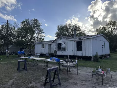 332 Private Road 6632, Devine, TX 78016 photo 14