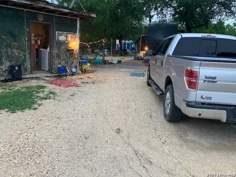 332 Private Road 6632, Devine, TX 78016 photo 4