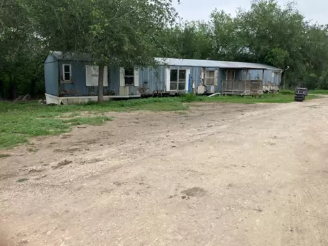 332 Private Road 6632, Devine, TX 78016 photo 6