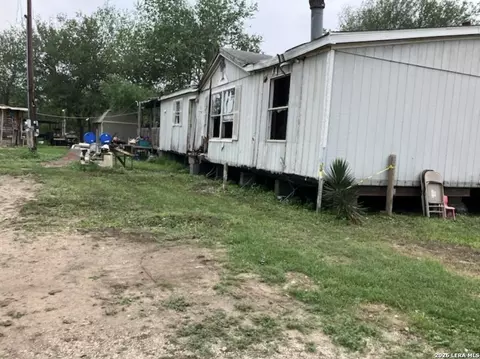 332 Private Road 6632, Devine, TX 78016 photo 7