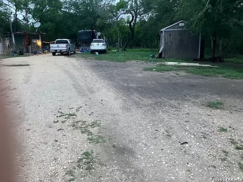 332 Private Road 6632, Devine, TX 78016 photo 5