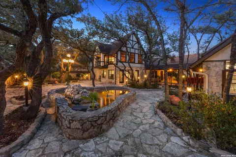 232 Meadowbrook Dr, Hollywood Park, TX 78232