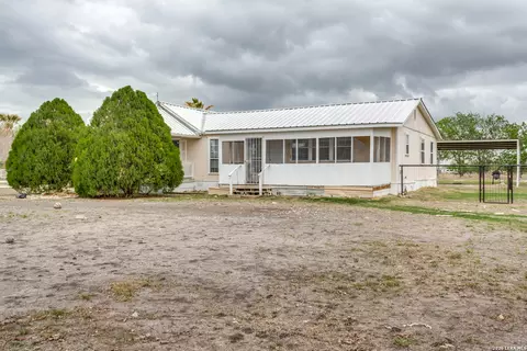 301 E County Road 678, Natalia, TX 78059