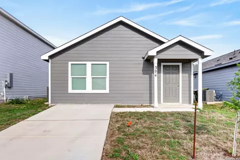 304 Alligator Crk, Seguin, TX 78155