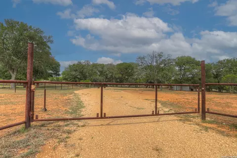 418 Fm 2984, Luling, TX 78648 photo 15