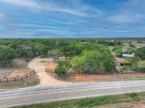418 Fm 2984, Luling, TX 78648 photo 2