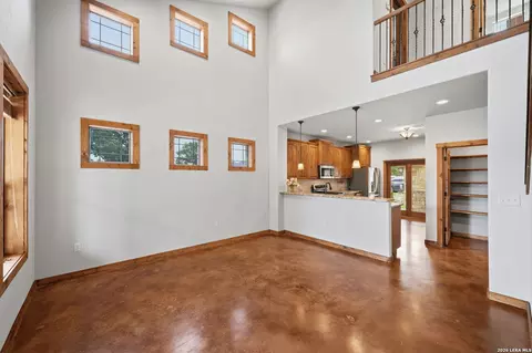 1694 Gruene Vineyard Xing, New Braunfels, TX 78130