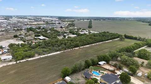 12145 Fischer Rd, Von Ormy, TX 78073 photo 4