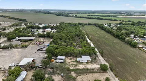 12145 Fischer Rd, Von Ormy, TX 78073 photo 2