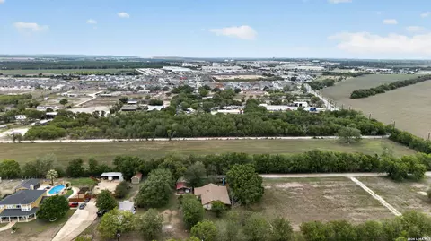12145 Fischer Rd, Von Ormy, TX 78073 photo 5