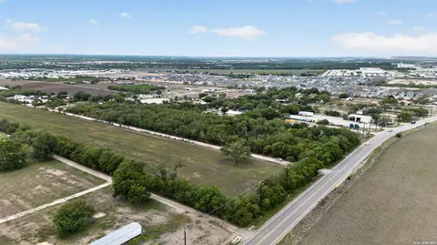 12145 Fischer Rd, Von Ormy, TX 78073 photo 6