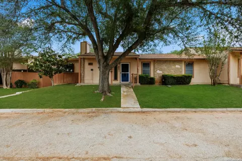 1051 Country Club Dr #M-45, Seguin, TX 78155