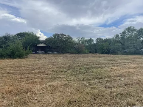 4672 Rakowitz, Adkins, TX 78101