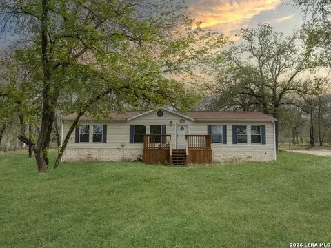 135 Savannah Rdg, Von Ormy, TX 78073