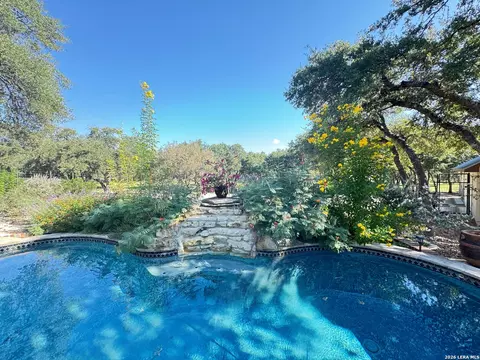 309 Lost Oaks Dr, Boerne, TX 78006
