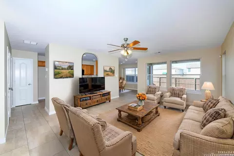 6843 Grapevine Lk, San Antonio, TX 78244