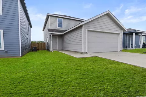 12907 Kathleen St, Saint Hedwig, TX 78152