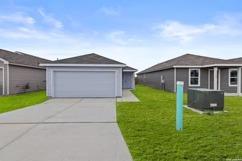 12619 Kathleen St, Saint Hedwig, TX 78152