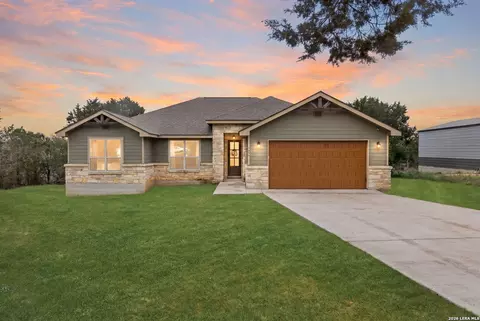 4040 Summit Dr, New Braunfels, TX 78132