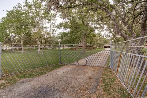8910 Forest Trl, San Antonio, TX 78255