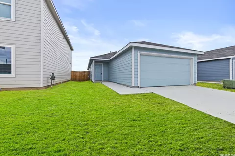 12731 Kathleen St, Saint Hedwig, TX 78152