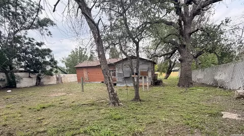 Exterior - 508 N Bright Dr, Devine, TX 78016 photo 5 of 8