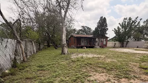 Exterior - 508 N Bright Dr, Devine, TX 78016 photo 8 of 8