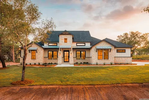 104 Reserve Ct, La Vernia, TX 78121