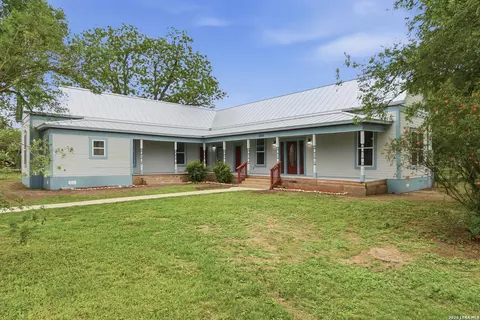 Exterior - 309 E Houston St, Knippa, TX 78870 photo 3 of 7