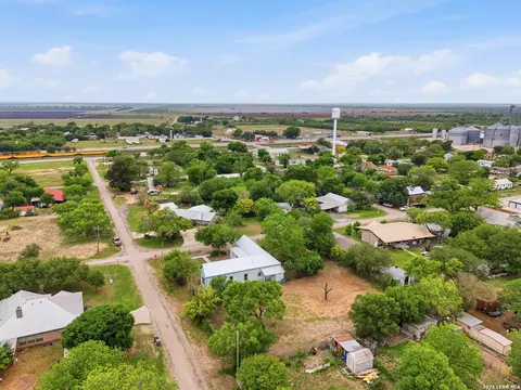 View/Area - 309 E Houston St, Knippa, TX 78870 photo 1 of 4