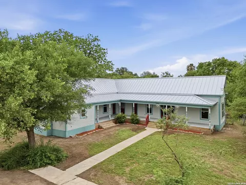 309 E Houston St, Knippa, TX 78870