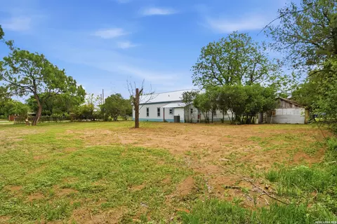 Exterior - 309 E Houston St, Knippa, TX 78870 photo 4 of 7