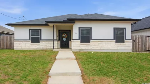 728 Crestview, Floresville, TX 78114