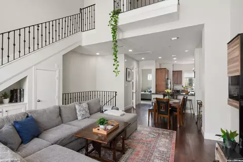 2842 Leeland St, Houston, TX 77003