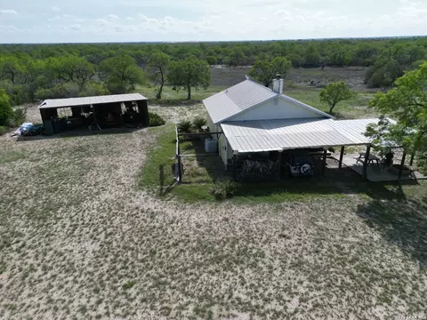 330 County Road 412, Three Rivers, TX 78071