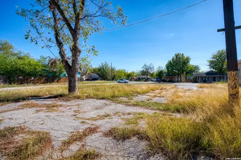 1015 Fresno, San Antonio, TX 78201