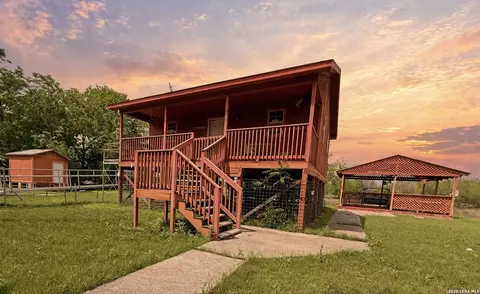 738 Lakeshore Dr S, Bandera, TX 78003