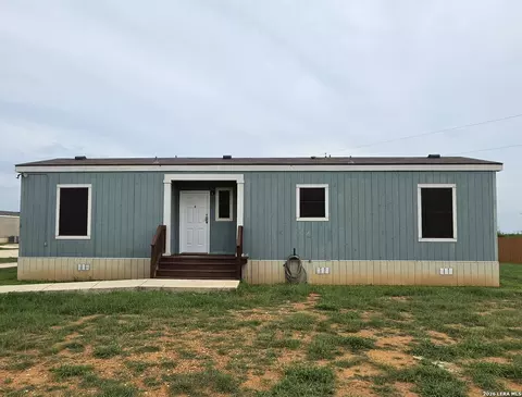 112 17b Energy Dr, Cotulla, TX 78014