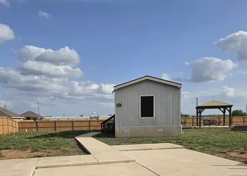 112 17b Energy Dr, Cotulla, TX 78014